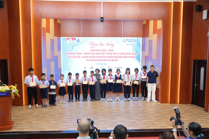 TP Hồ Chí Minh: Trao học bổng Vừ A Dính cho 310 học sinh, sinh viên