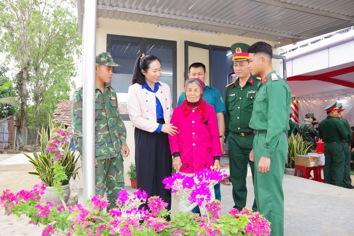 Quân khu 5 bàn giao đủ 331 nhà xây mới trong Chiến dịch Quang Trung