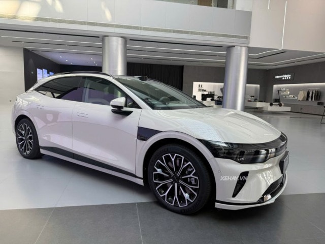Cận cảnh Zeekr 007 GT: Mẫu xe điện độc lạ, đi được 825 km/sạc