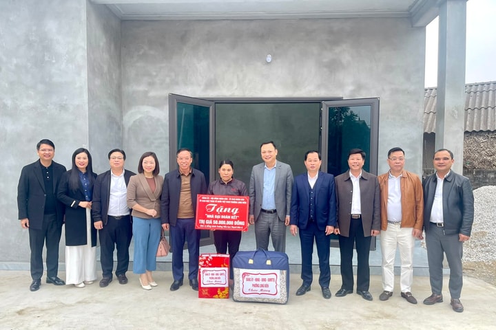 Phường Long Biên trao tặng nhà Đại đoàn kết tại xã Đông Cuông, tỉnh Lào Cai