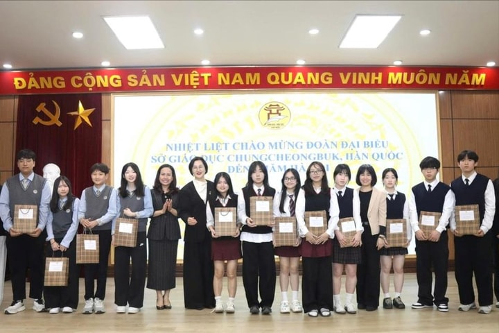 Học sinh Hàn Quốc học tập, giao lưu văn hóa cùng học sinh Hà Nội