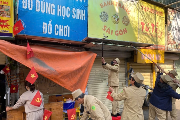 Đống Đa: Chuyển đổi thói quen kinh doanh lấn chiếm vỉa hè sang nếp sống văn minh thương mại