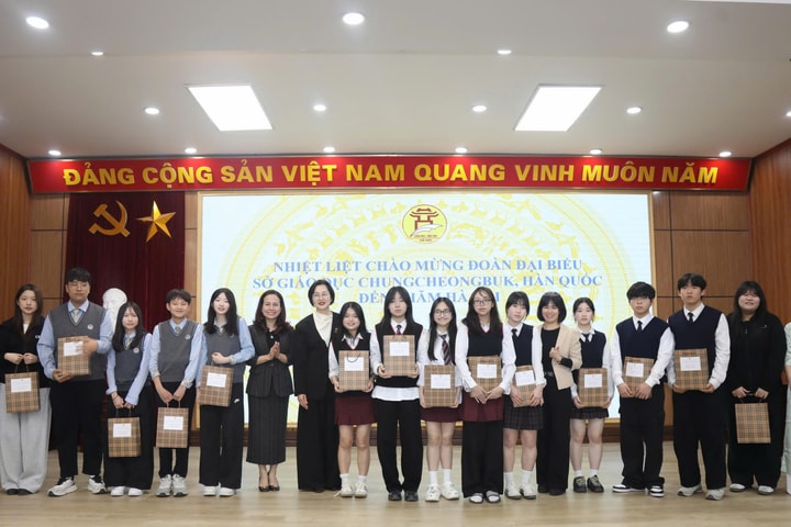 Học sinh Hàn Quốc học tập, giao lưu văn hóa tại Hà Nội