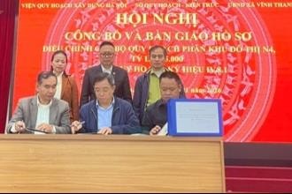 Vĩnh Thanh công bố, bàn giao hồ sơ điều chỉnh cục bộ quy hoạch phân khu đô thị