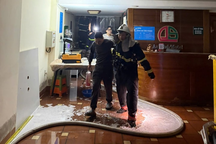 Xảy ra cháy nhà nghỉ ở phường Hà Đông, Hà Nội Giải cứu 7 người, tạm giữ một đối tượng nghi phóng hoả
