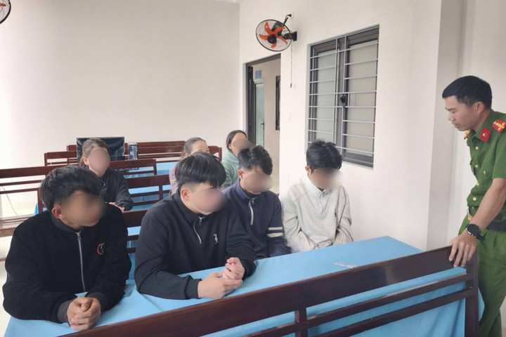 Đà Nẵng: Lao xe xuống bờ đập vì "bốc đầu" câu view