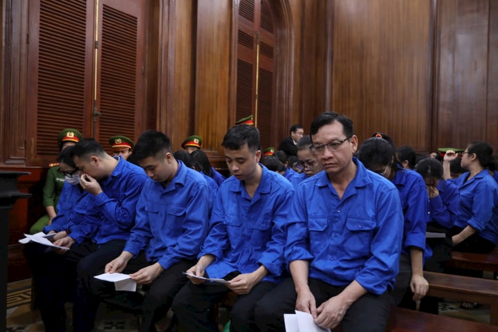 Xét xử 99 bị cáo trong đường dây làm giả gần 220.000 phiếu thử nghiệm