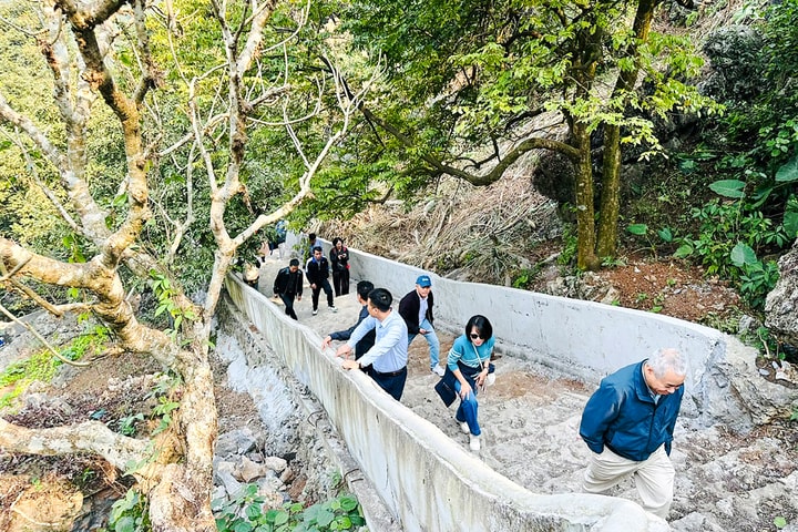 Trekking trên núi Hương Sơn
