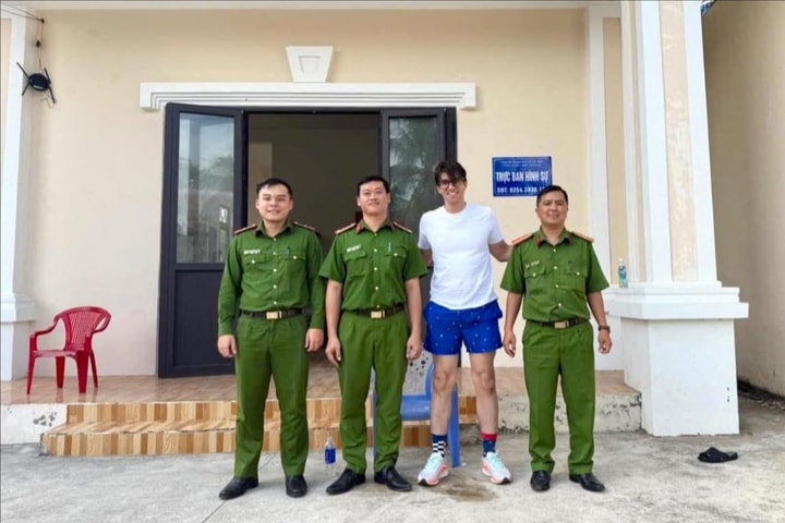 Công an Côn Đảo cứu nạn thành công du khách Pháp bị đuối nước