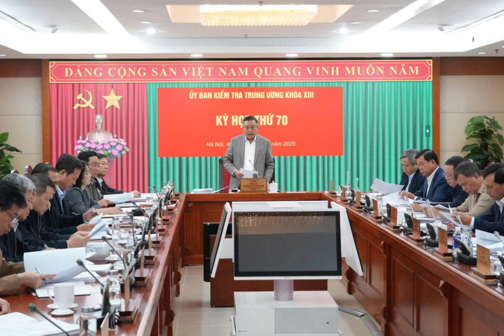Tiếp tục đẩy mạnh xây dựng, chỉnh đốn Đảng trong sạch, vững mạnh toàn diện