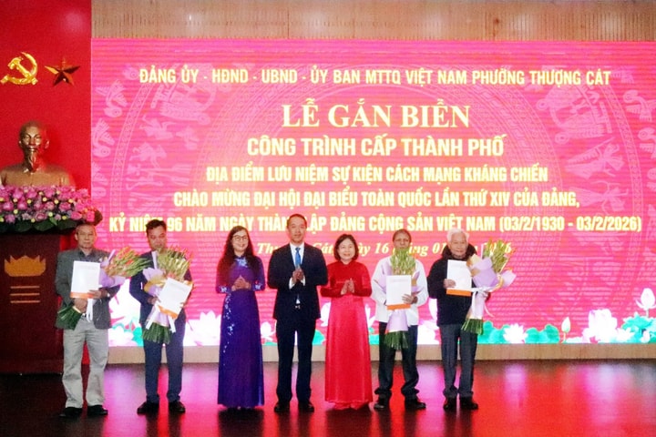 Phường Thượng Cát gắn biển 4 địa điểm cách mạng kháng chiến chào mừng Đại hội XIV của Đảng