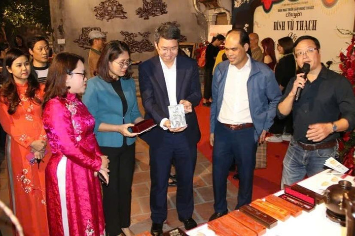 Triển lãm nghệ thuật “Chuyện đình Vũ Thạch với tổ nghề chạm khảm”