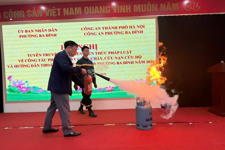 Phường Ba Đình tăng cường huấn luyện PCCC cho cán bộ, hộ kinh doanh và Nhân dân