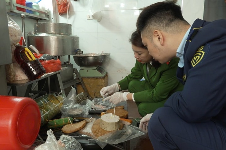 Hà Nội Phát hiện cơ sở làm giò chả sử dụng chất cấm
