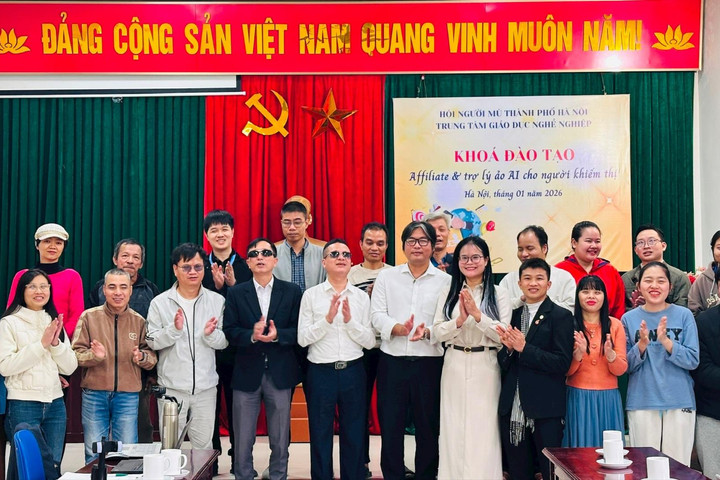 Hà Nội: Người khiếm thị “vượt rào cản” công nghệ để làm chủ kinh tế số
