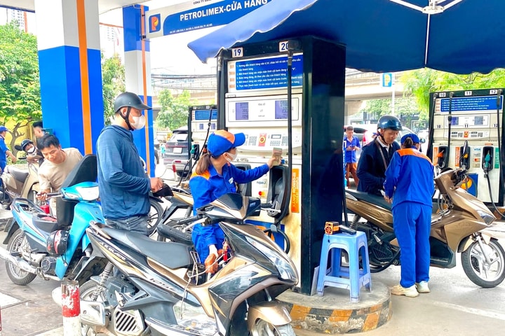 Dự báo giá xăng giảm, giá dầu tăng trong ngày mai (22-1)