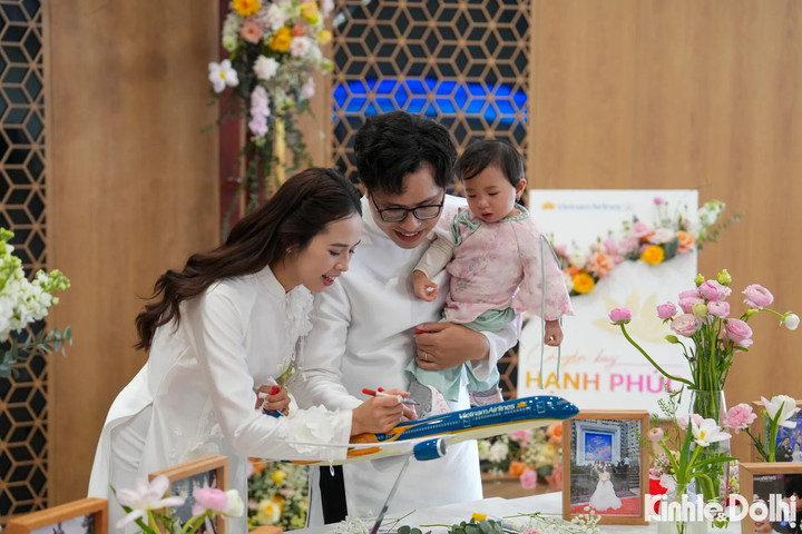 Từ mặt đất đến bầu trời lan tỏa thông điệp Việt Nam hạnh phúc