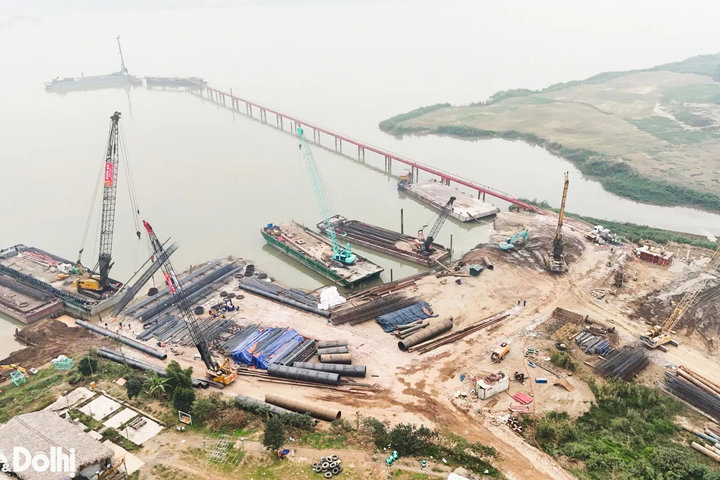 Cận cảnh thi công cọc khoan nhồi trên công trường cầu Thượng Cát
