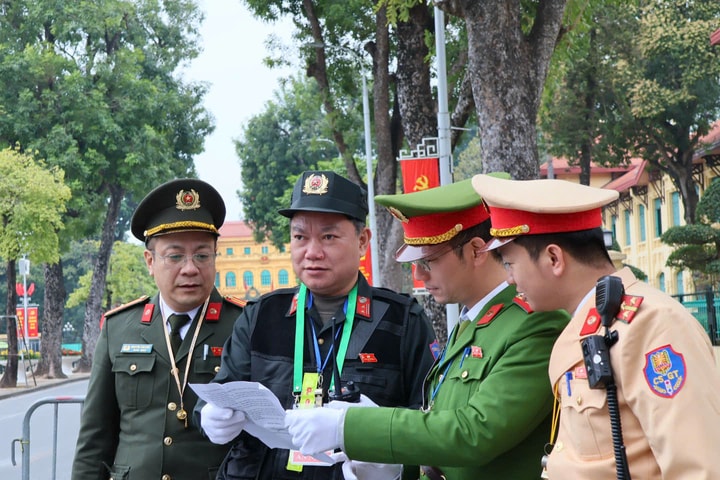 Cán bộ, chiến sĩ một số đơn vị thuộc Công an thành phố Hà Nội được hỗ trợ thêm 5 triệu đồng mỗi tháng