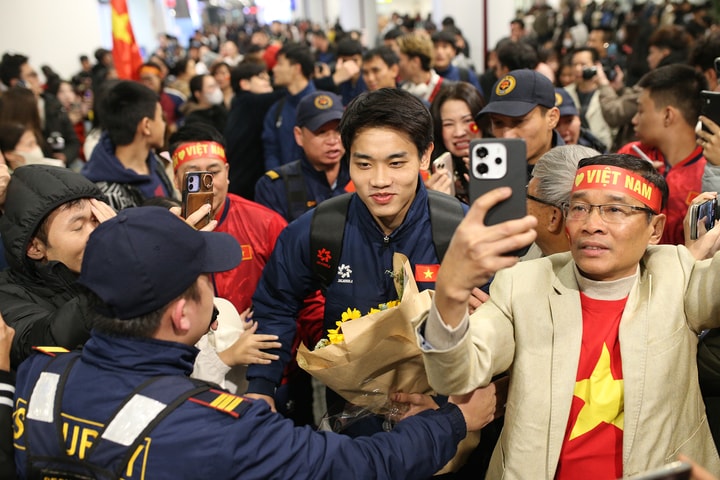 Những “người hùng” U23 Việt Nam về nước trong vòng tay người hâm mộ sau hành trình lịch sử tại VCK U23 châu Á 2026