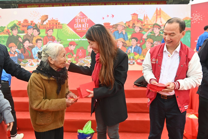 Nghệ An rộn ràng “vị Tết” gắn kết tại sự kiện cộng đồng Chung vị Tết Việt