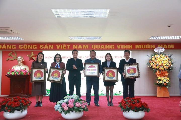 Phường Dương Nội gặp mặt các doanh nghiệp tiêu biểu trên địa bàn nhân dịp Xuân Bính Ngọ