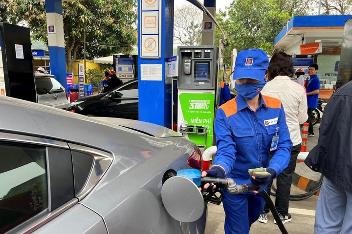 Dự báo giá xăng, dầu cùng tăng trong ngày mai