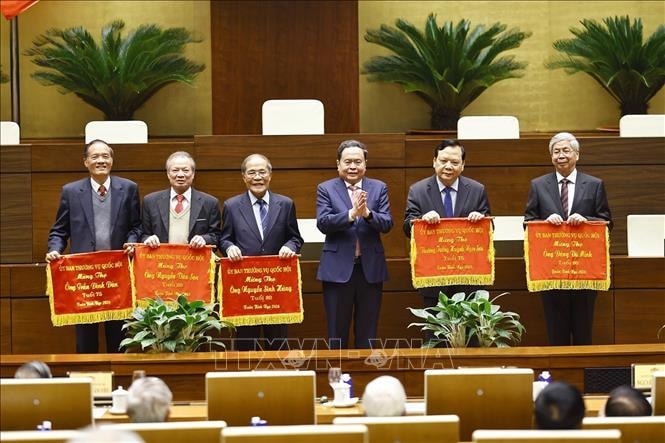 Chủ tịch Quốc hội Trần Thanh Mẫn gặp mặt nguyên lãnh đạo Quốc hội qua các thời kỳ