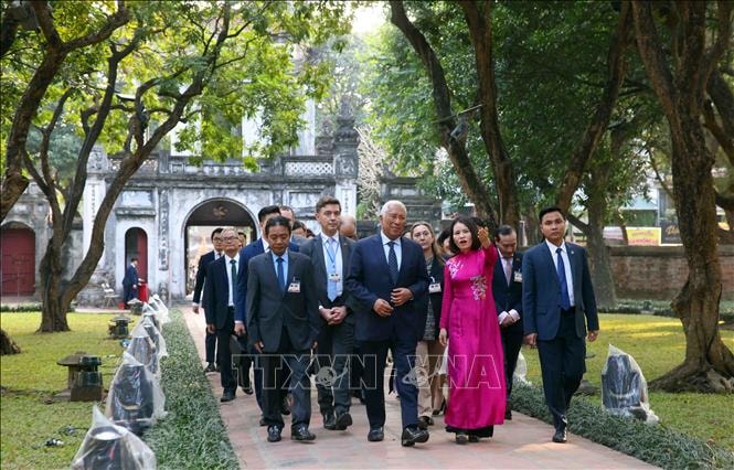 Chủ tịch Hội đồng châu Âu António Costa thăm Văn Miếu - Quốc Tử Giám và tuyến metro số 3 của Hà Nội
