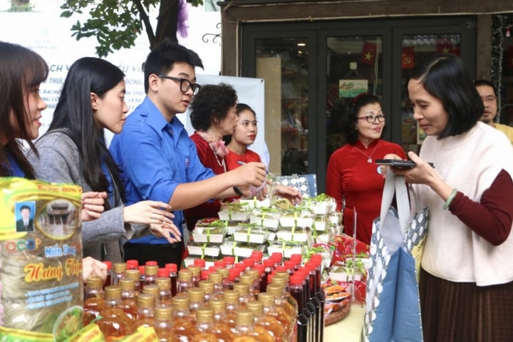 Công đoàn phường Cửa Nam: Mang Tết ấm áp đến sớm với đoàn viên, người lao động