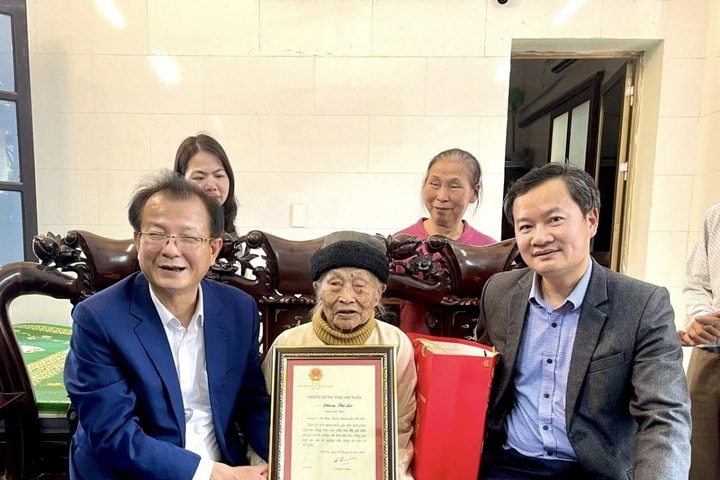 Xã Ứng Thiên chăm lo Tết Bính Ngọ 2026 cho người có công và đối tượng chính sách