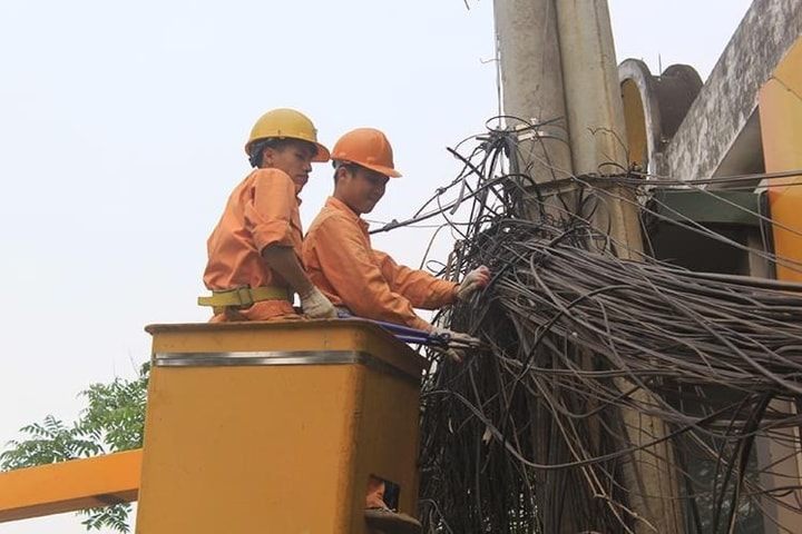 Hà Nội tiếp tục thanh thải, bó gọn đường dây, cáp viễn thông, điện lực đi nổi