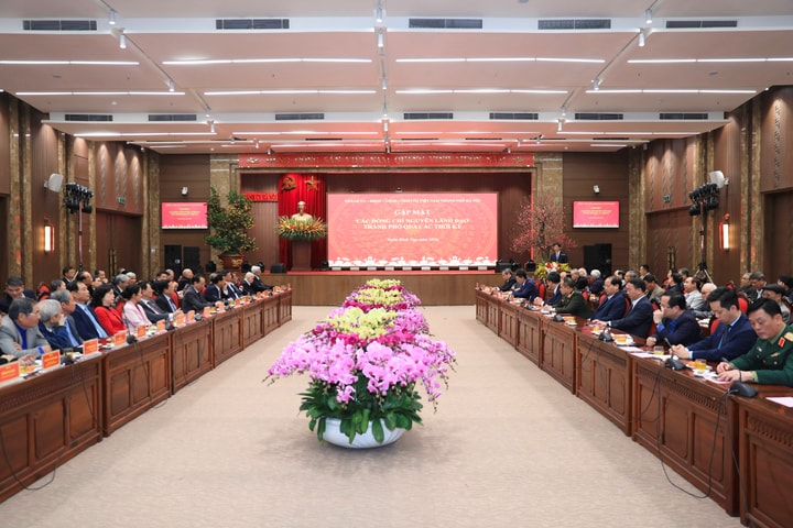 Thành ủy Hà Nội gặp mặt nguyên lãnh đạo thành phố qua các thời kỳ