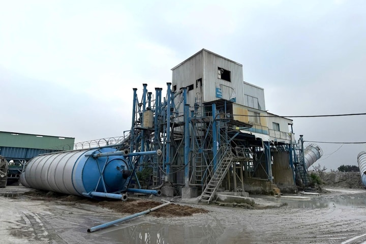 Phường Lĩnh Nam: Cắt điện 9/16 trạm trộn bê tông, asphalt vi phạm trên bãi sông Hồng