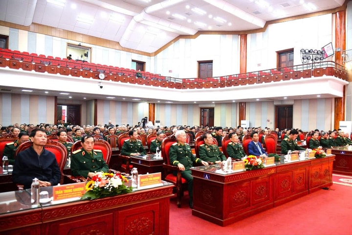 Bộ Tư lệnh Thủ đô Hà Nội gặp mặt cán bộ nghỉ hưu, nghỉ công tác