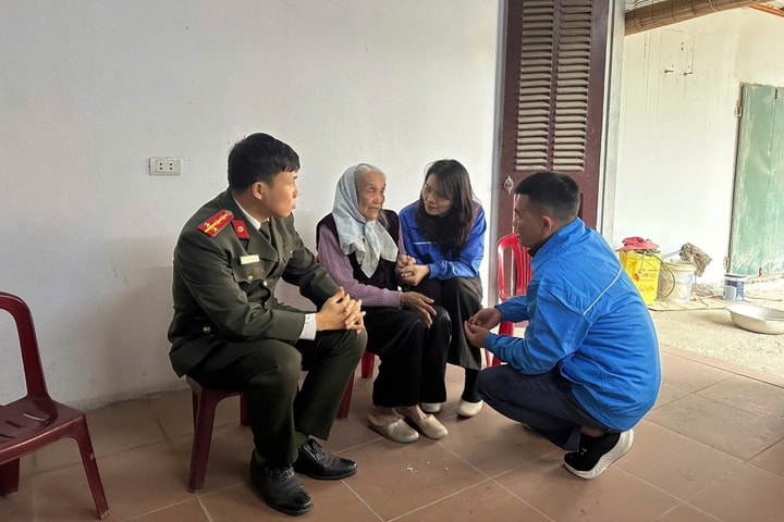 Giữ ấm Tết bằng những bước chân thanh niên