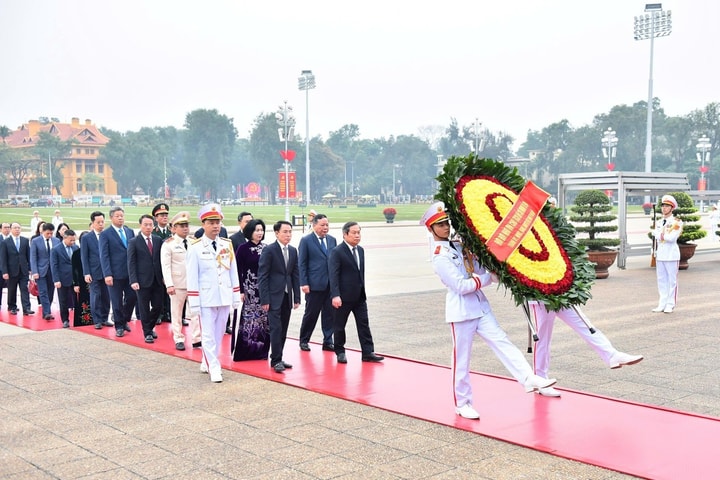 Lãnh đạo thành phố Hà Nội vào Lăng viếng Chủ tịch Hồ Chí Minh