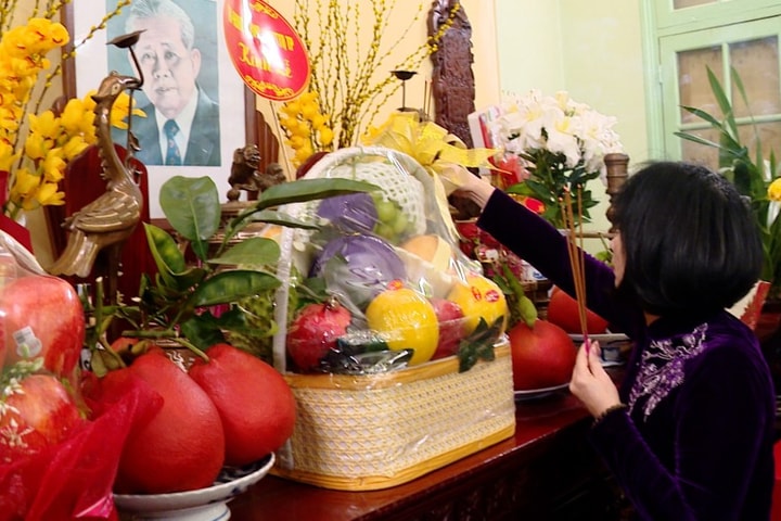 Lãnh đạo TP Hà Nội thăm, chúc Tết gia đình cố Tổng Bí thư Lê Duẩn