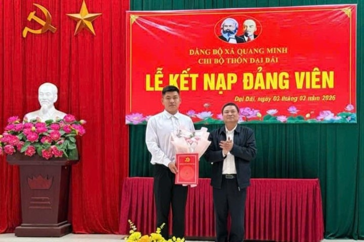 Đảng bộ xã Quang Minh kết nạp Đảng 6 thanh niên tình nguyện nhập ngũ