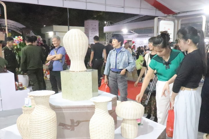 Phượng Dực điểm hẹn Triển lãm sản phẩm, mẫu thiết kế TCMN mới dịp Xuân Bính Ngọ 2026