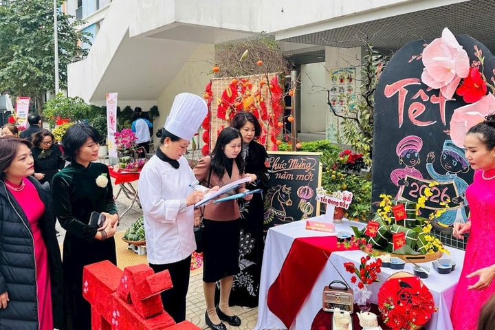 Phường Ô Chợ Dừa rộn ràng hội thi “Gói bánh chưng xanh - Trao Tết nghĩa tình”