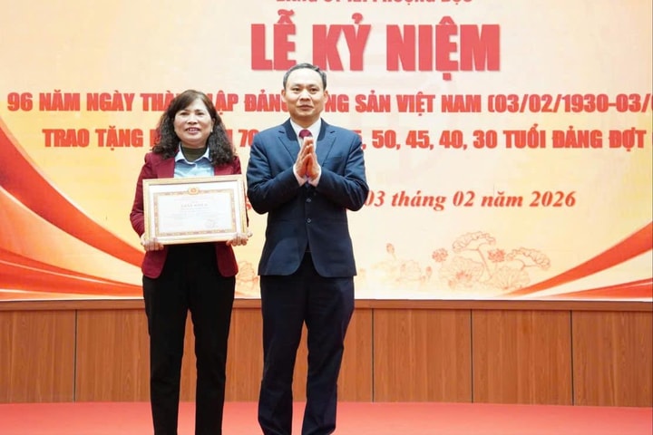 Bí thư Chi bộ thôn Thượng Phạm Thị Luyến - tuyến đầu, việc khó ở cơ sở