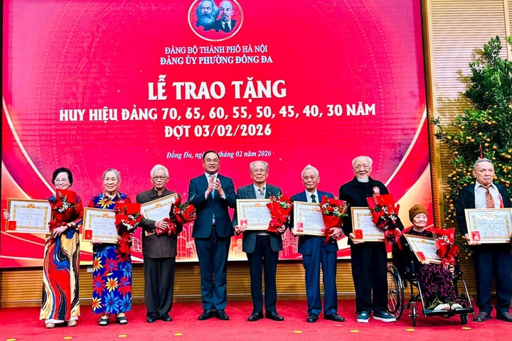 Đảng bộ phường Đống Đa: Vinh danh những "lá cờ đầu" trong sự nghiệp cách mạng