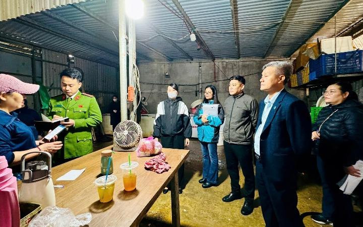 Xã Nam Phù kiểm tra đột xuất cơ sở thực phẩm dịp cận Tết nguyên đán Bính Ngọ 2026