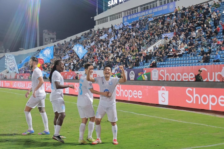 Cầm hòa Johor DT, Nam Định vào bán kết Shopee Cup
