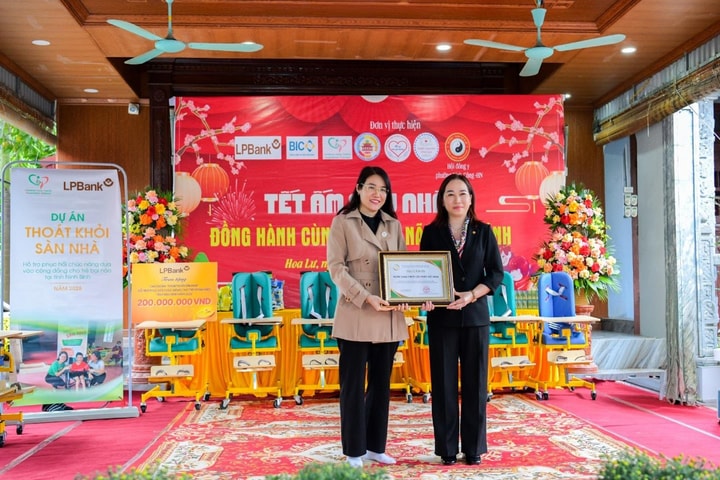 LPBank đồng hành dự án "Thoát khỏi sàn nhà", hỗ trợ trẻ em bại não tại Ninh Bình