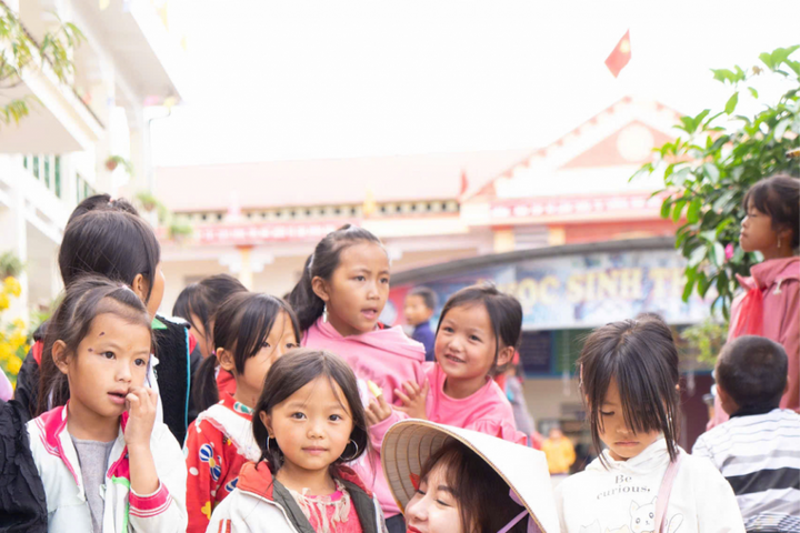 Nguyễn Bích Ngọc và hành trình mang những món quà nhỏ đến vùng cao Lào Cai
