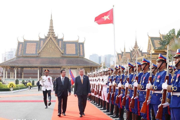 Lễ đón trọng thể Tổng Bí thư Tô Lâm thăm cấp Nhà nước tới Vương quốc Campuchia