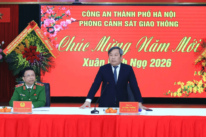 Chủ tịch UBND Thành phố Hà Nội thăm, chúc Tết lực lượng Cảnh sát giao thông và Tòa Tổng Giám mục