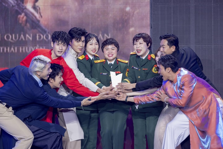 Gala WeChoice Awards 2025 ngập tràn cảm xúc với những câu chuyện truyền cảm hứng